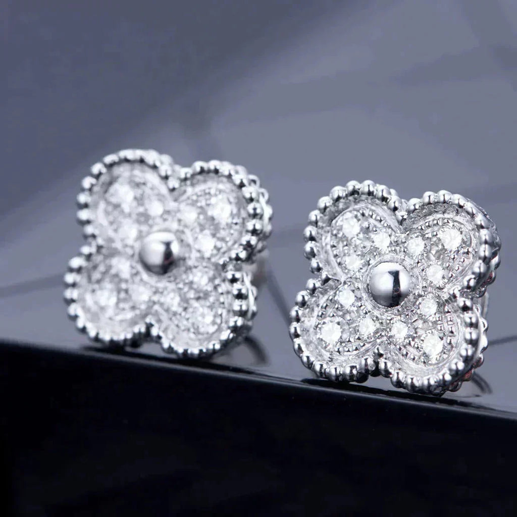 ??MIRA?¡¥CLOVER 1 MOTIFS DIAMOND STUD EARRINGS SILVER