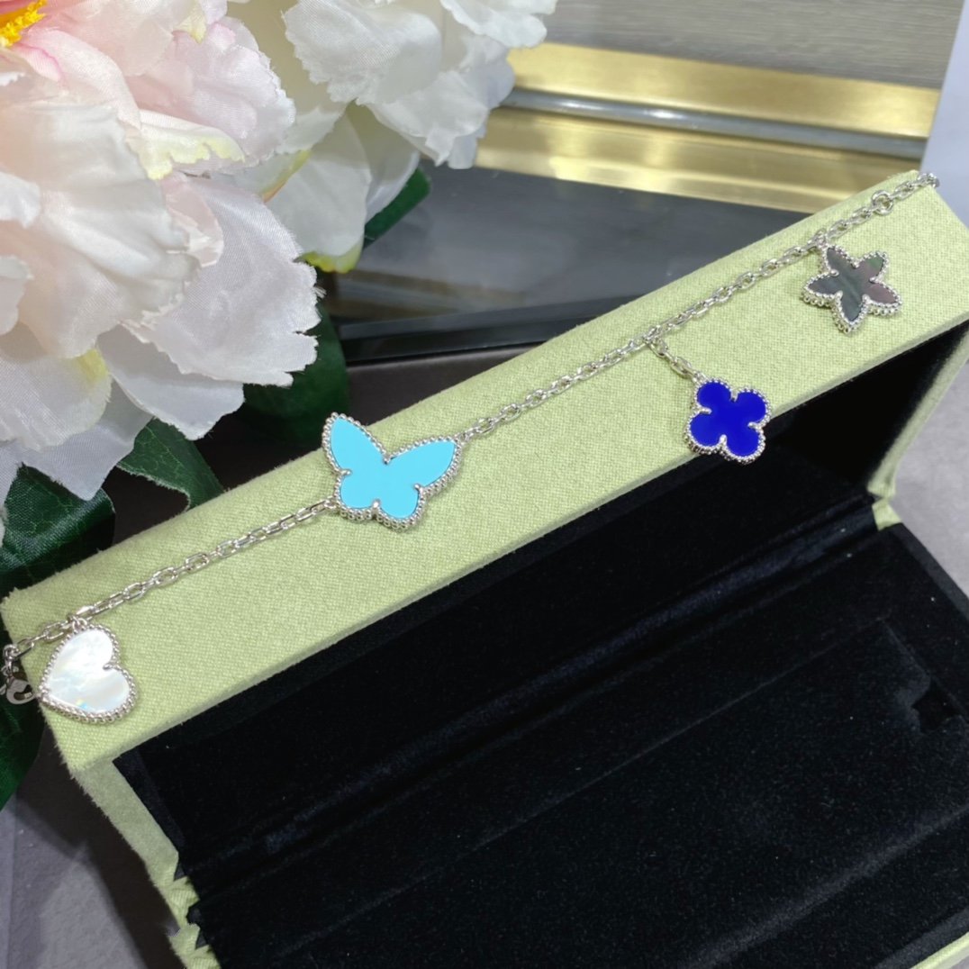 ??MIRA?¡¥LUCKY SPRING SILVER BRACELET 4 MOTIF