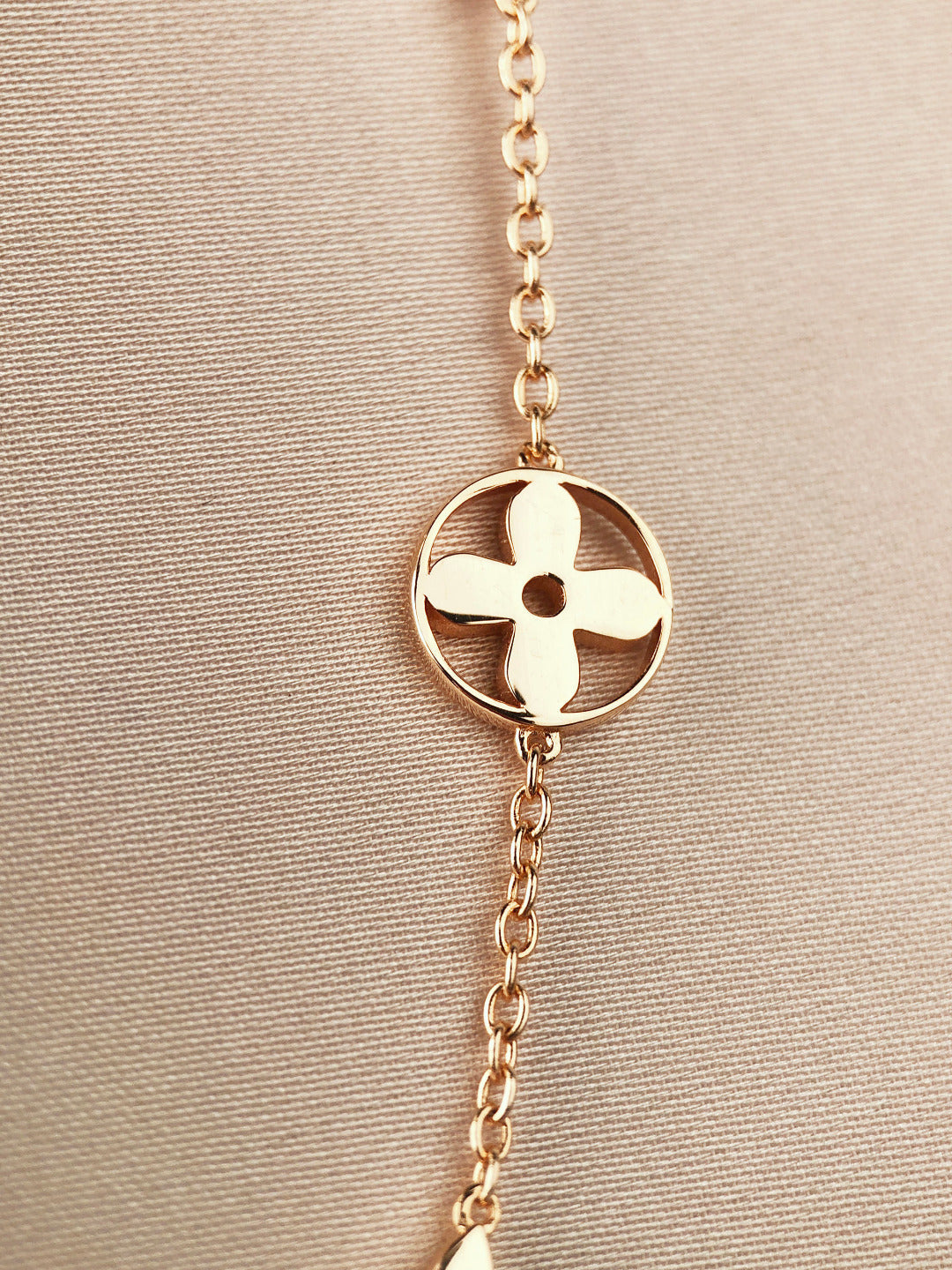 ??MIRA?¡¥STAR AND SUN 7 MOTIFS GOLD BRACELET