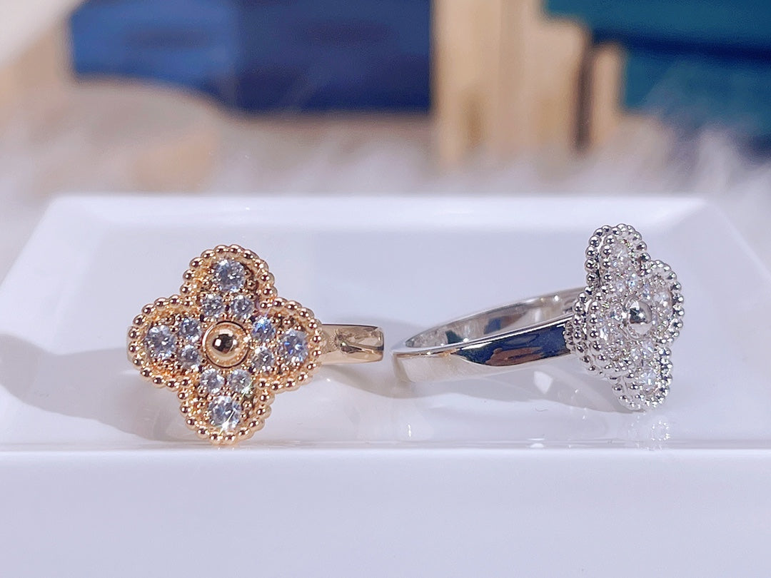??MIRA?¡¥CLOVER DIAMOND RING