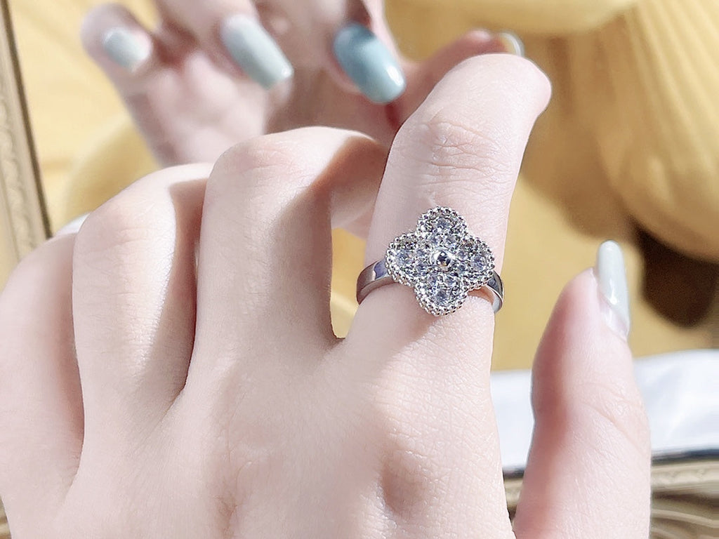 ??MIRA?¡¥CLOVER DIAMOND RING