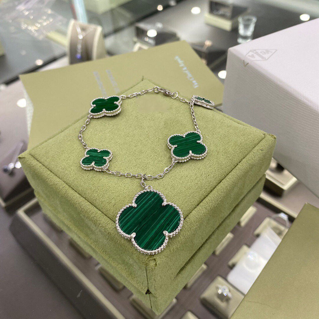 ??MIRA?¡¥CLOVER 5 MOTIFS SIVLER MALACHITE BRACELET