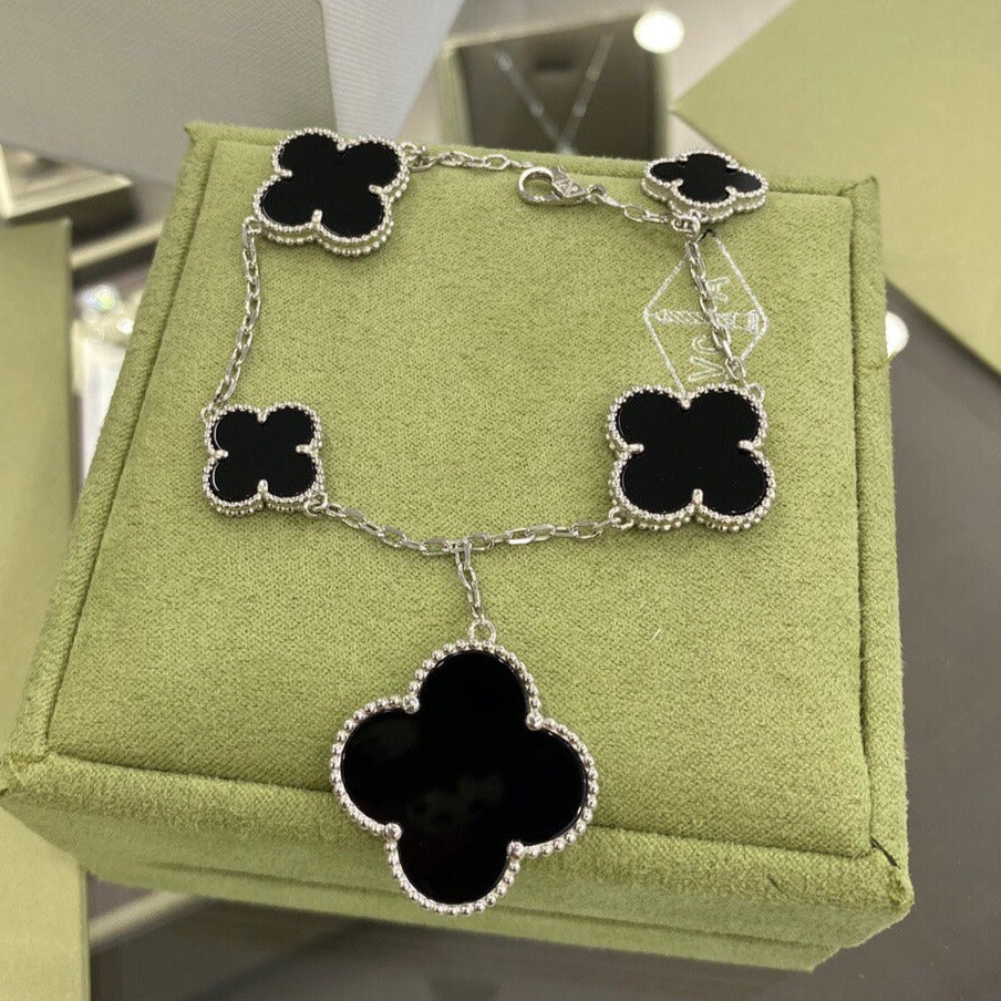 ??MIRA?¡¥CLOVER 5 MOTIFS SIVLER ONYX BRACELET