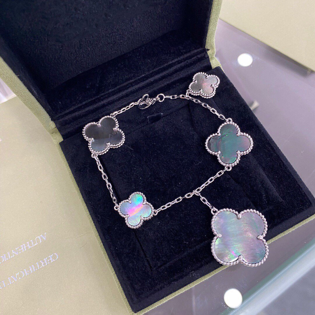 ??MIRA?¡¥CLOVER 5 MOTIFS SIVLER DARK MOP BRACELET
