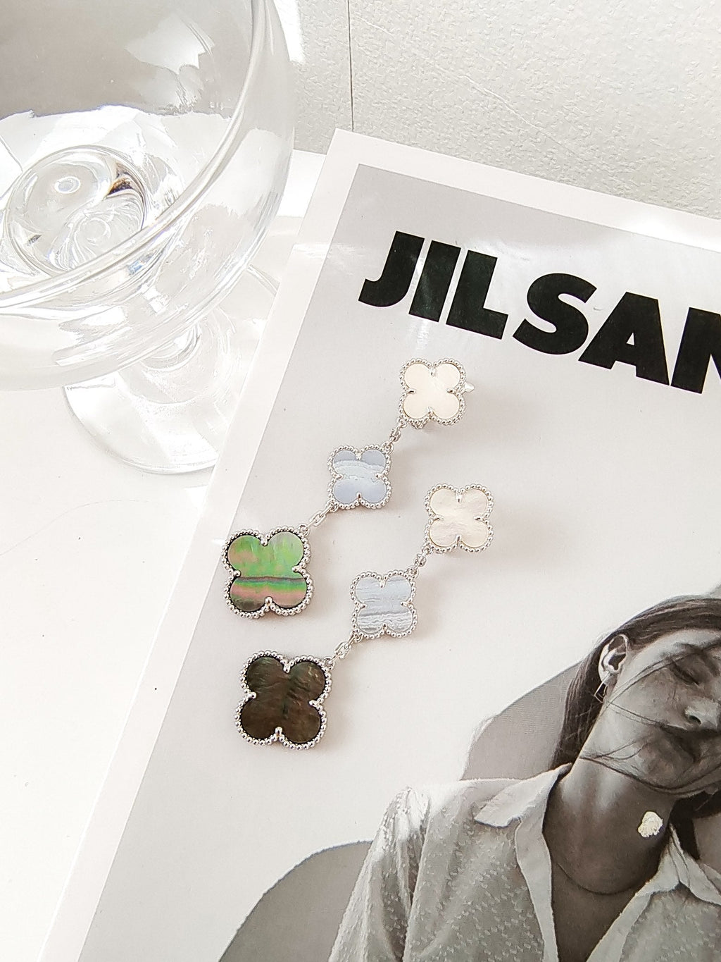 ??MIRA?¡¥CLOVER 3 MOTIFS CHALCEDONY DARK MOP SILVER EARRINGS