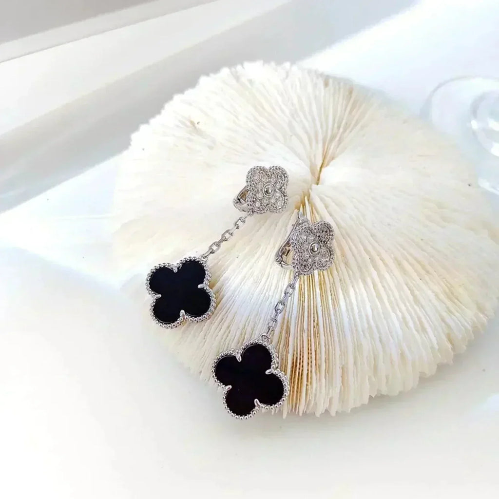 ??MIRA?¡¥CLOVER 2 MOTIFS  DIAMOND ONYX EARRINGS SILVER