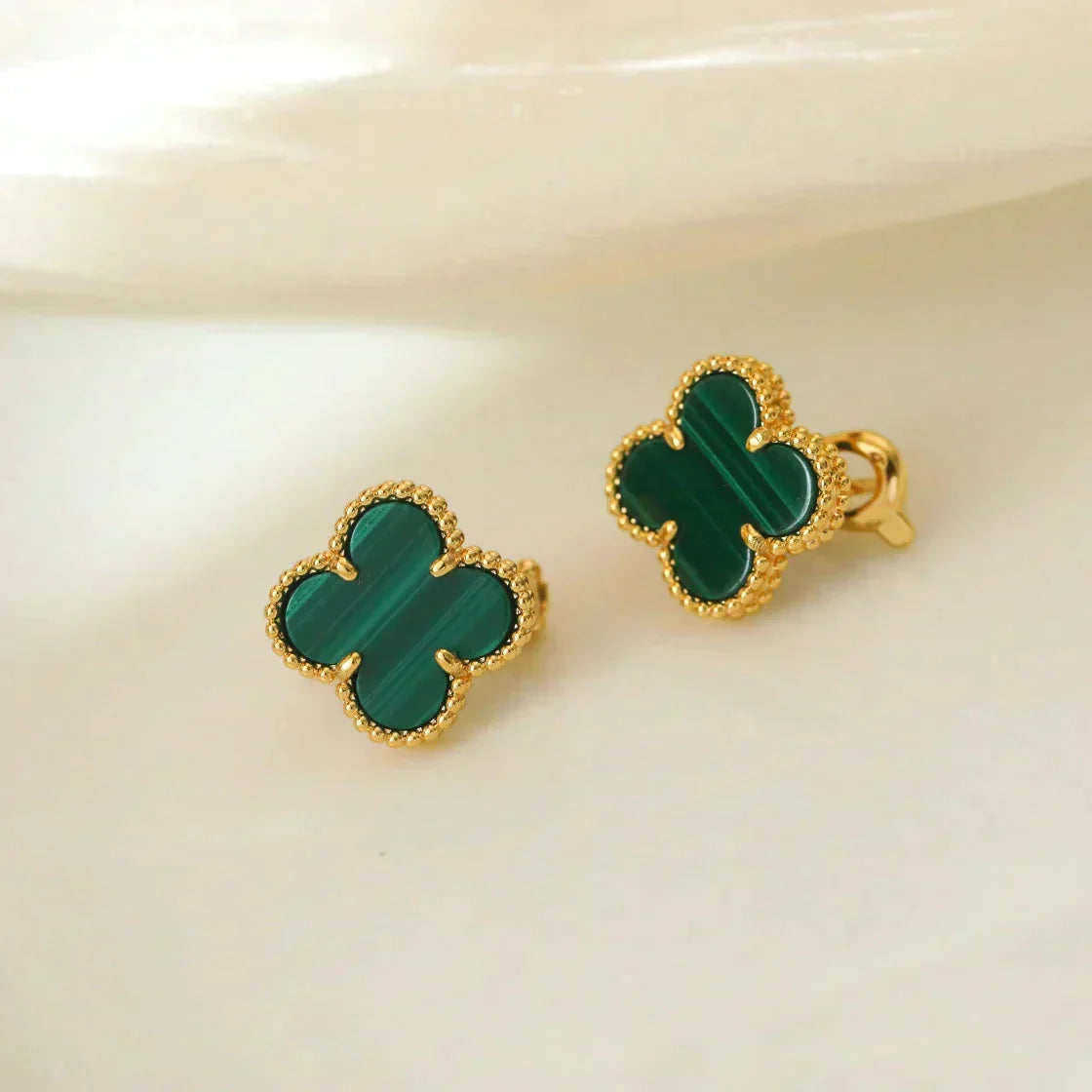 ??MIRA?¡¥CLOVER MEDIUM 1 MOTIFS MALACHITE  EARRINGS