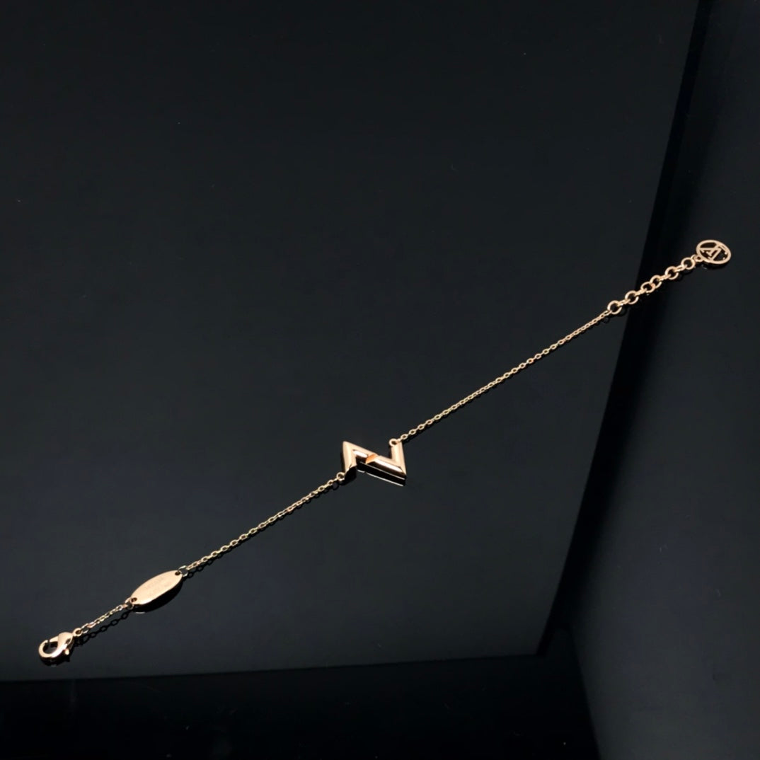 ??MIRA?¡¥VOLT LV LOGO BRACELET