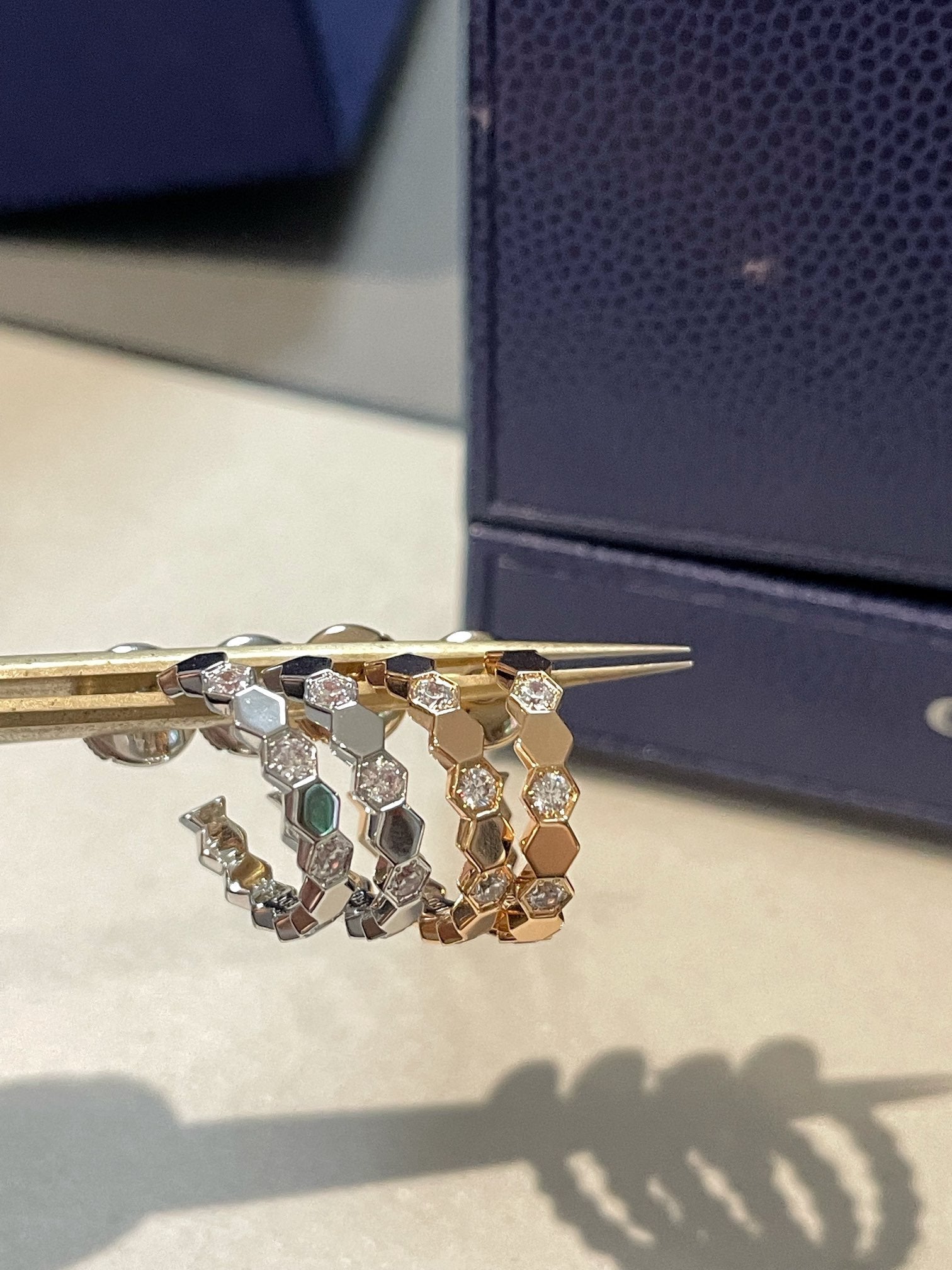 ??MIRA?¡¥BEE LOVE Earrings GOLD DIAMOND