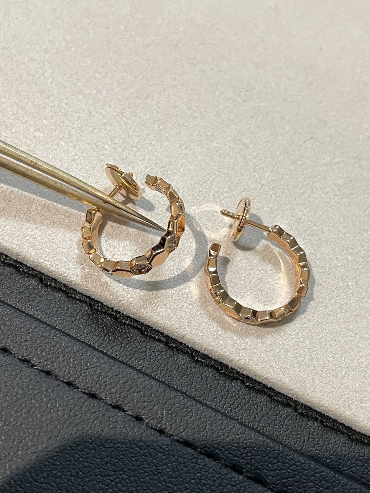 ??MIRA?¡¥BEE LOVE Earrings GOLD DIAMOND