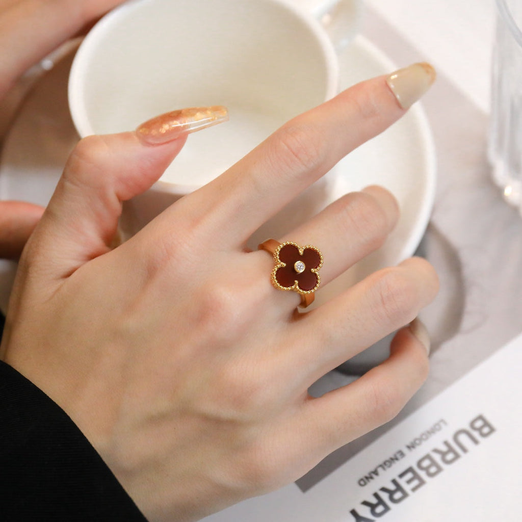 ??MIRA?¡¥CLOVER CARNELIAN RING ROSE GOLD DIAMOND