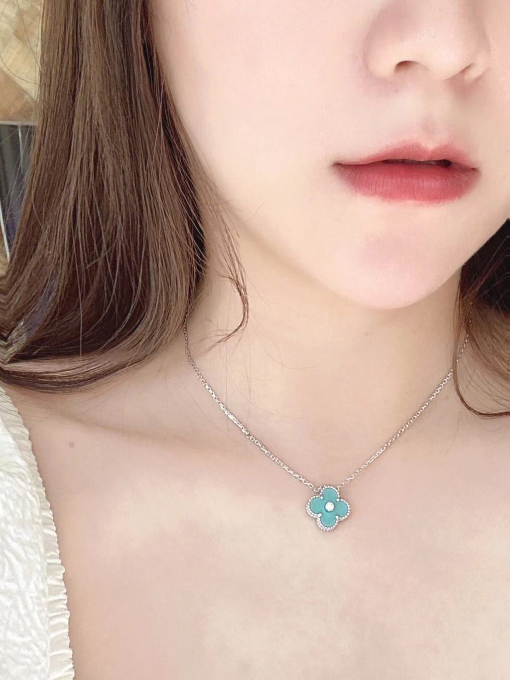??MIRA?¡¥CLOVER 1 DIAMOND LIGHT BLUE SILVER NECKLACE