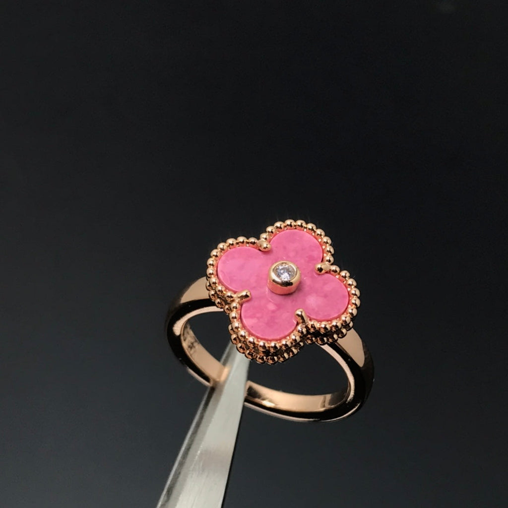 ??MIRA?¡¥CLOVER RHODONITE ROSE GOLD RING