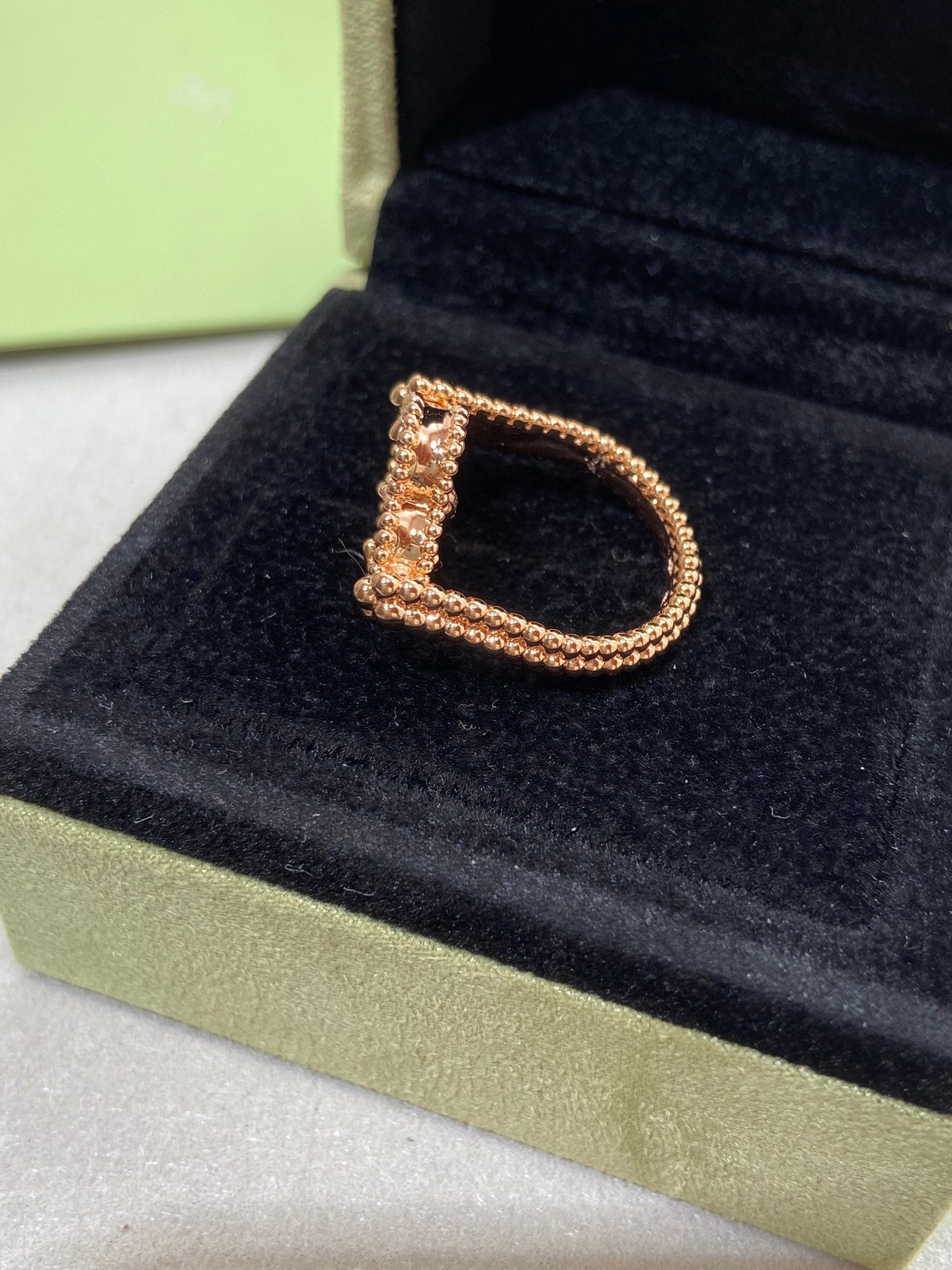 ??MIRA?¡¥CLOVER RIVERSIBLE ROSE GOLD RING
