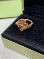 ??MIRA?¡¥CLOVER RIVERSIBLE ROSE GOLD RING