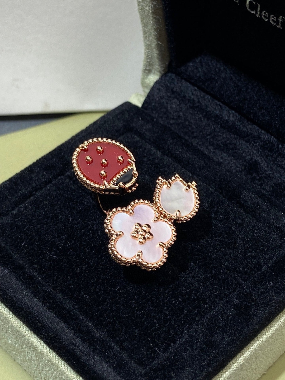 ??MIRA?¡¥LUCKY 3 MOTIF ROSE GOLD RING