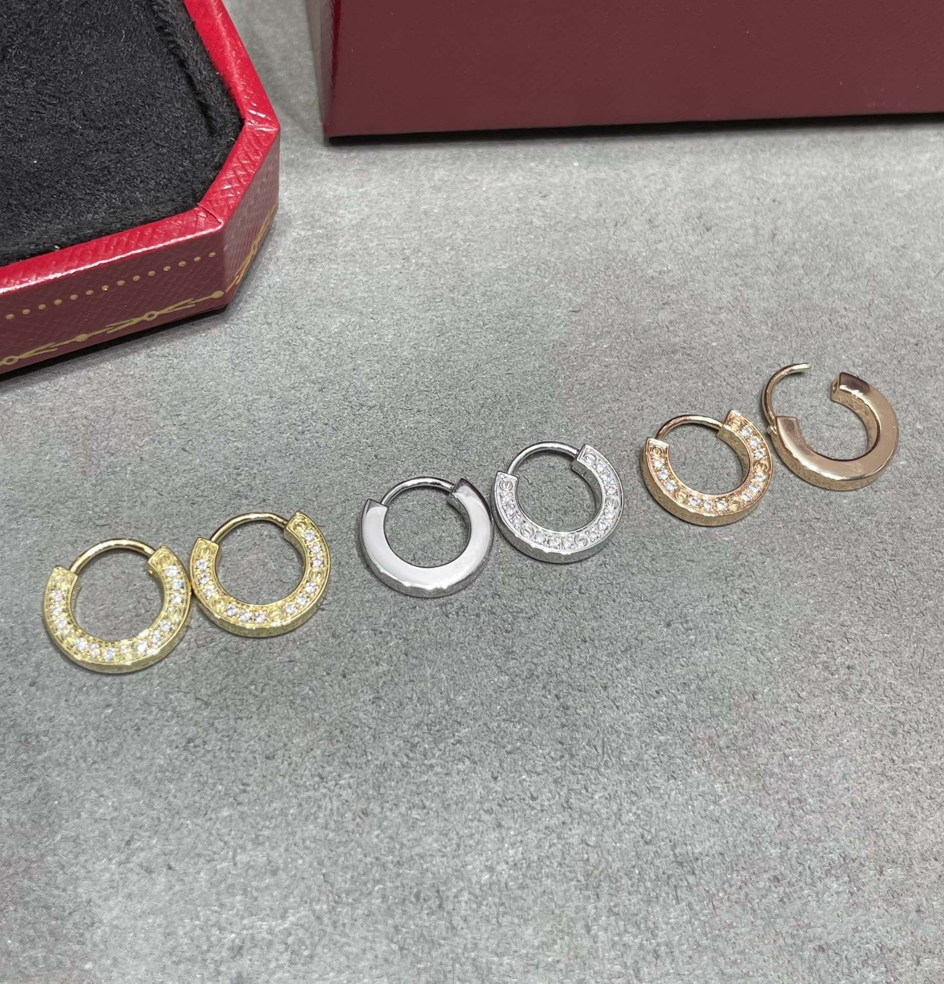 ??MIRA?¡¥LOVE DIAMOND EARRINGS