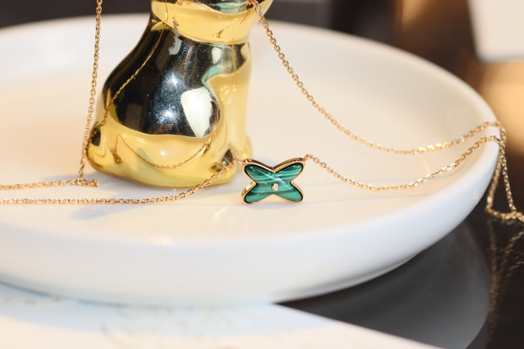 ??MIRA?¡¥JEUX MALACHITE 1 DIAMOND PINK GOLD NECKLACE