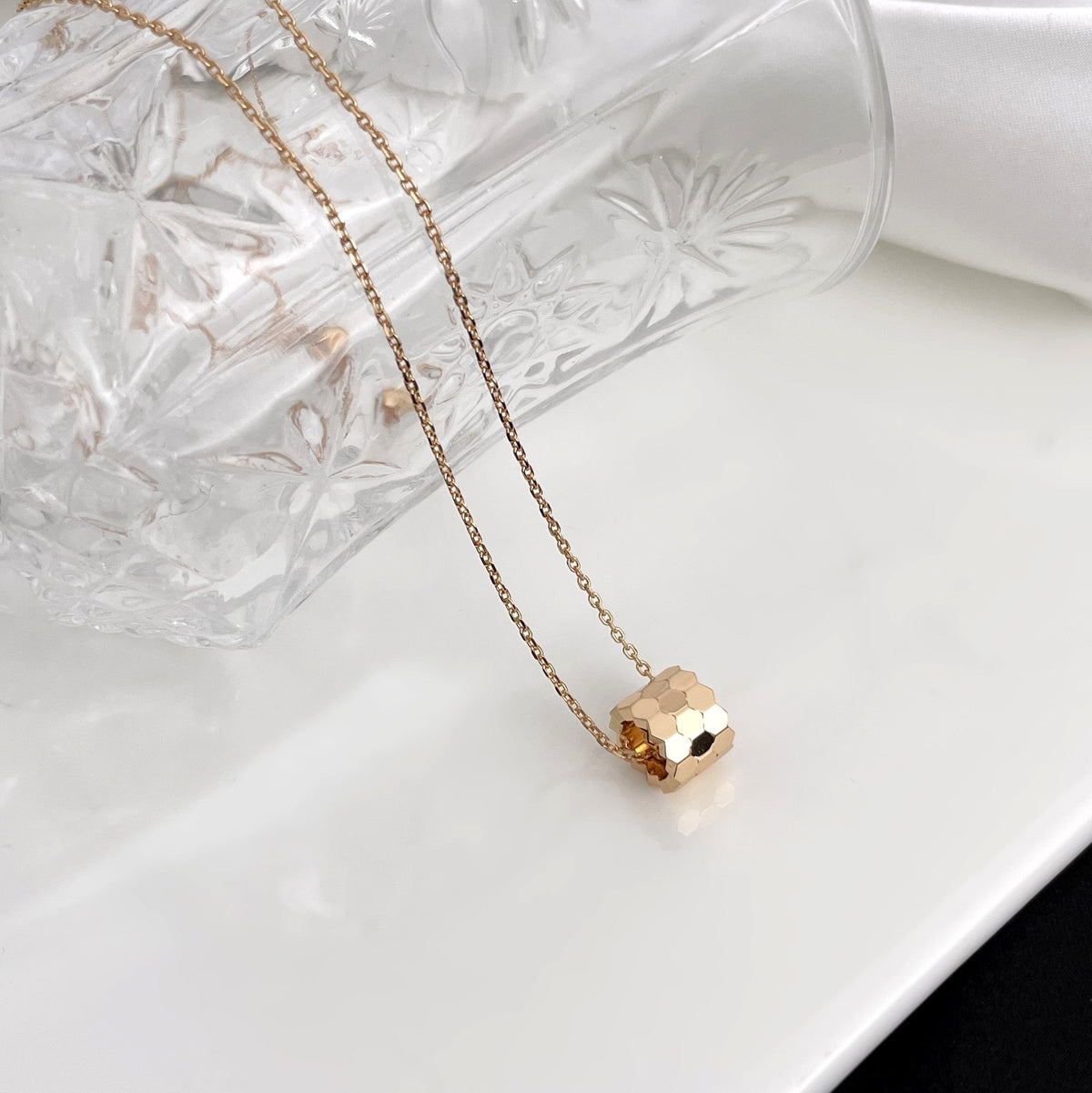 ??MIRA?¡¥BEE MINI NECKLACE