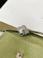 ??MIRA?¡¥CLOVER SILVER RING