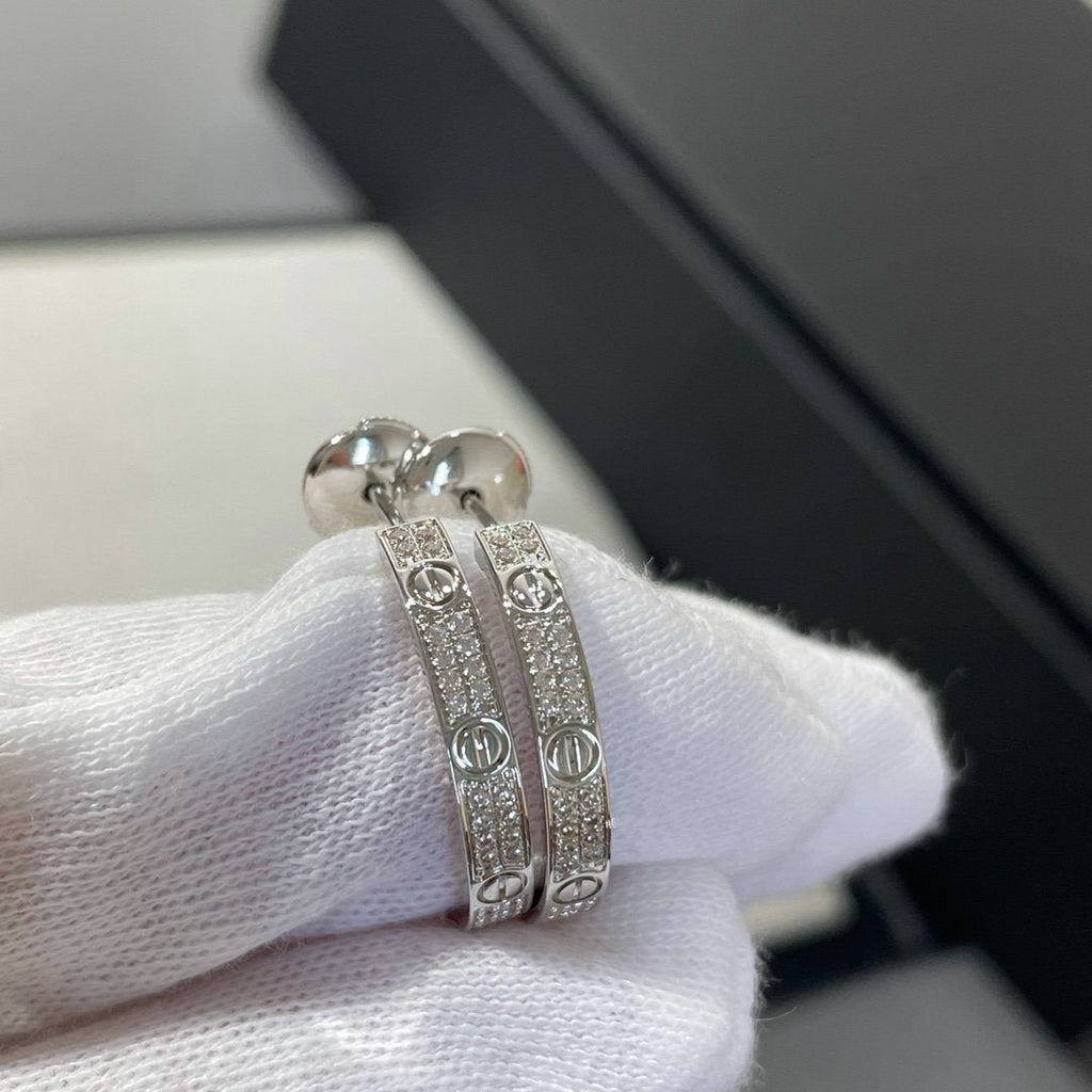 ??MIRA?¡¥LOVE DIAMOND SILVER HOOP EARRINGS