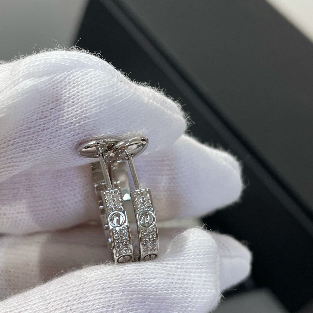 ??MIRA?¡¥LOVE DIAMOND SILVER HOOP EARRINGS