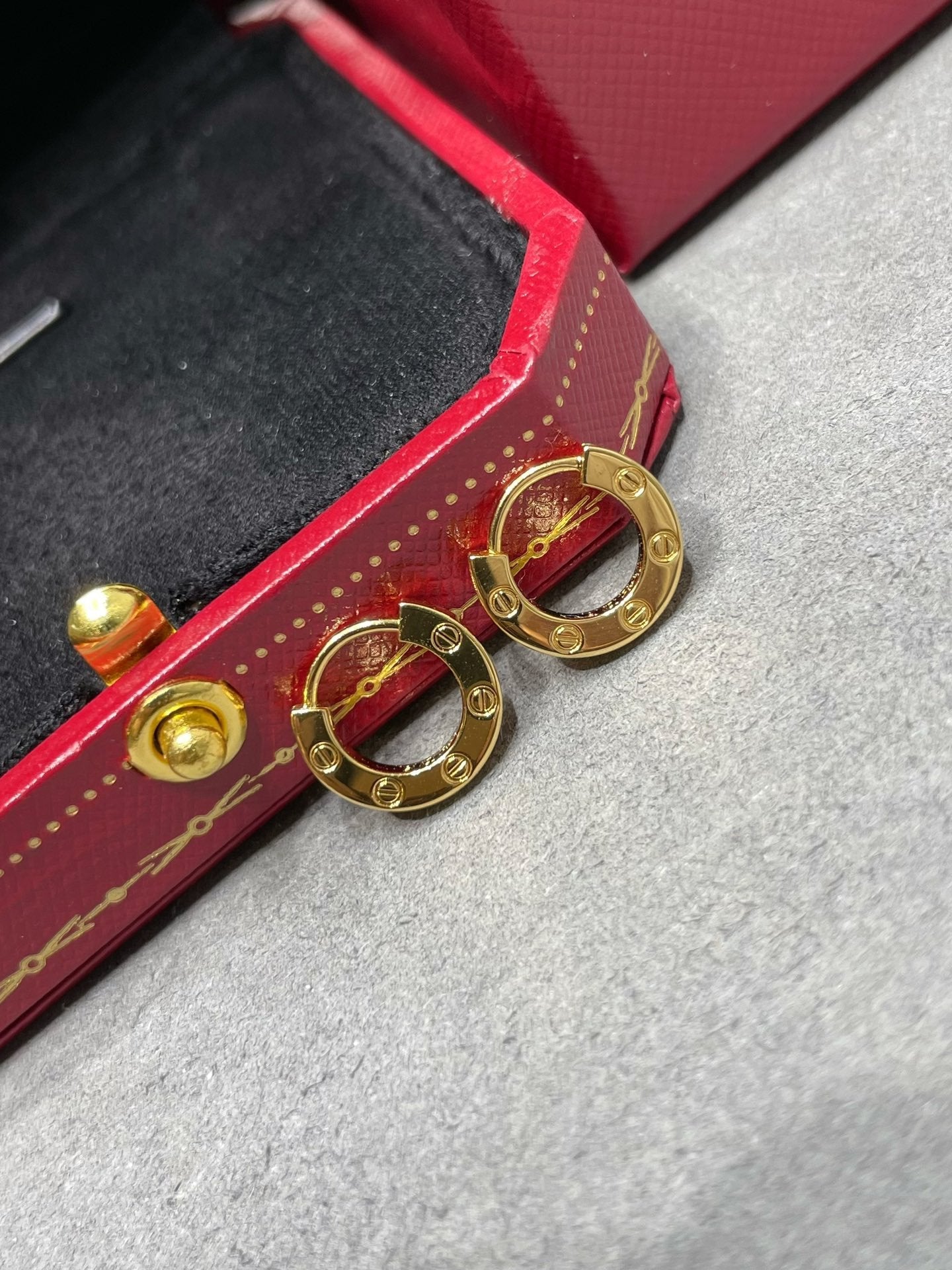 ??MIRA?¡¥LOVE MINI EARRINGS