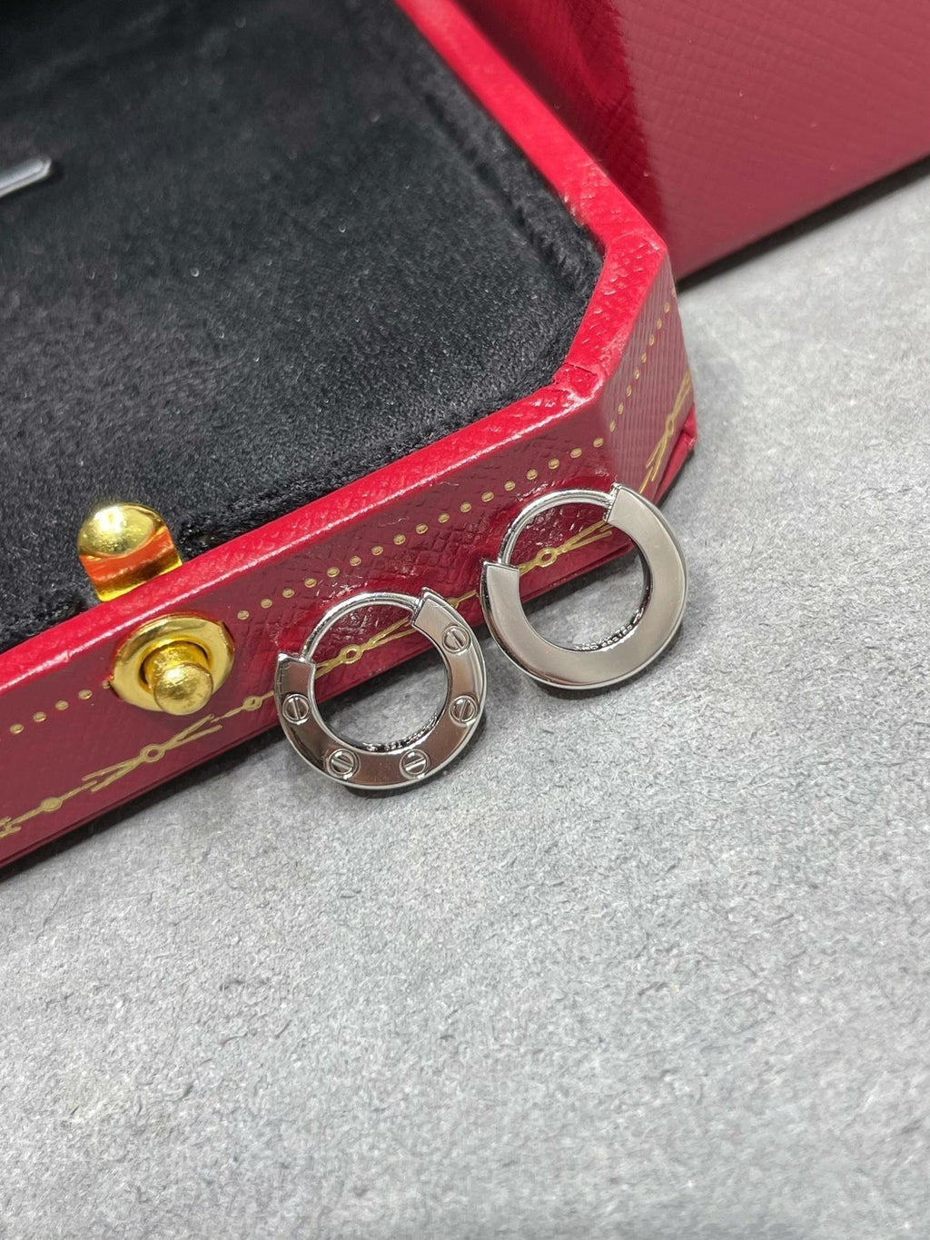 ??MIRA?¡¥LOVE MINI EARRINGS