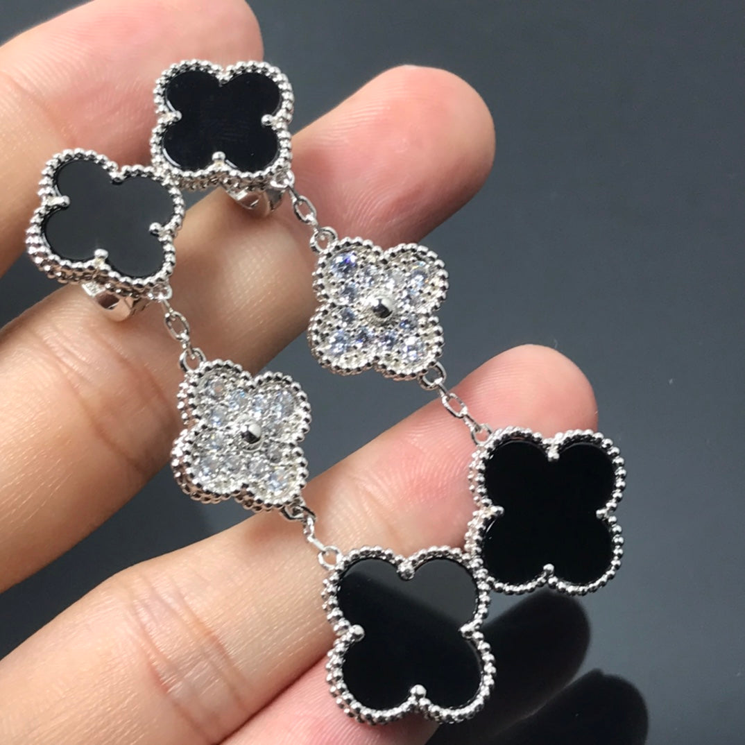 ??MIRA?¡¥CLOVER 3 MOTIF DIAMOND ONYX SILVER EARRINGS