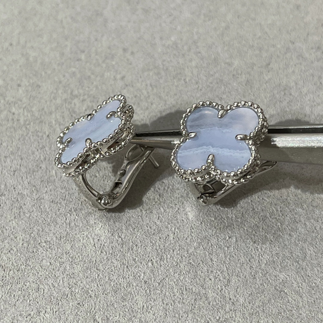 ??MIRA?¡¥CLOVER CHALCEDONY SILVER STUD EARRINGS