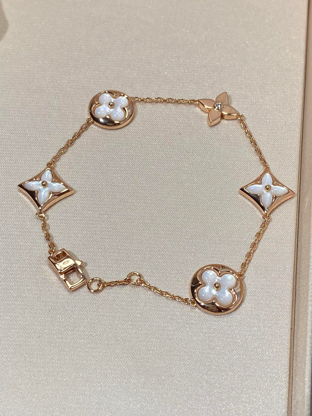 ??MIRA?¡¥STAR AND SUN 5 MOTIF MOP PINK GOLD BRACELET