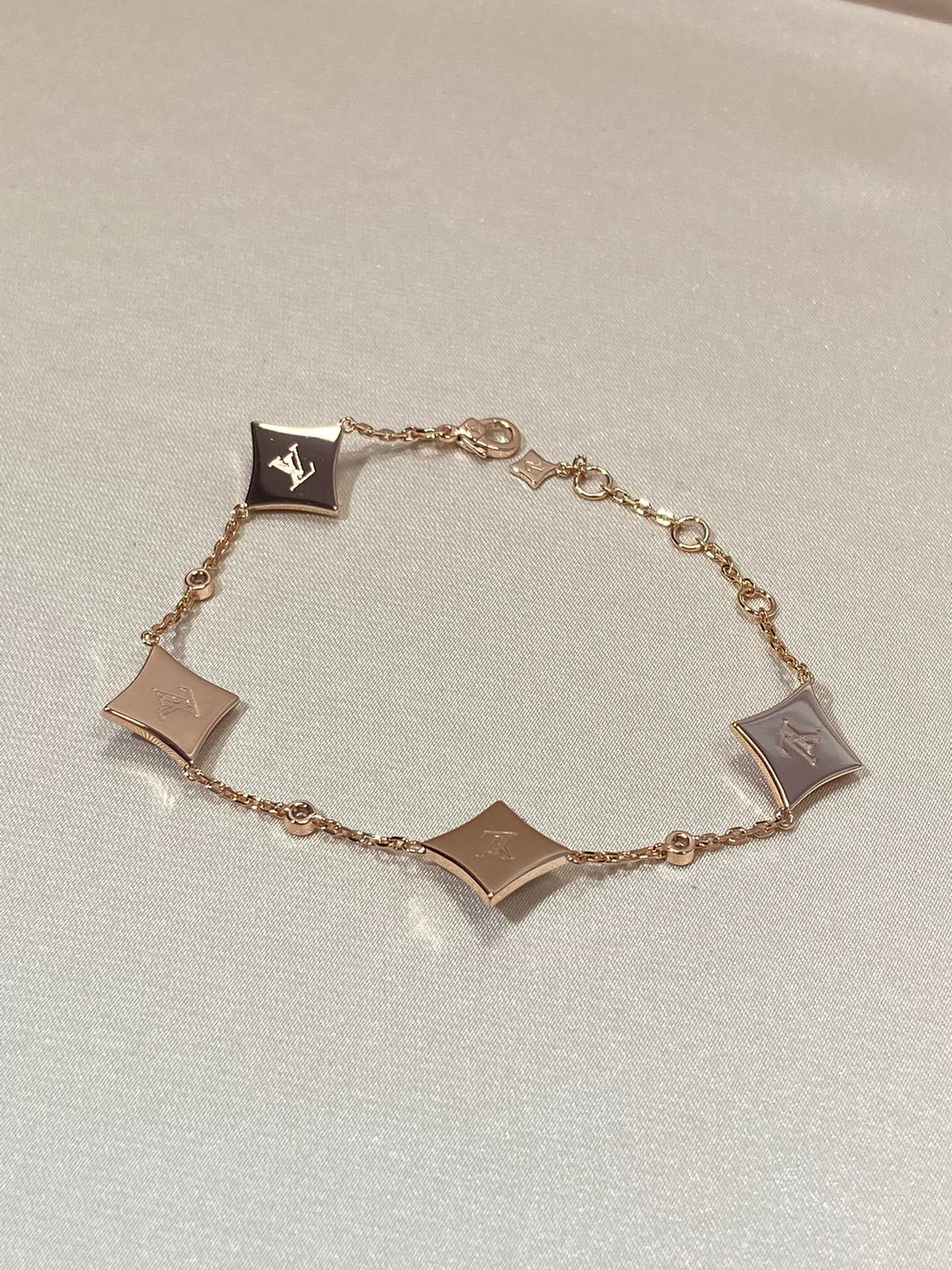 ??MIRA?¡¥STAR 4 MOTIF MOP DIAMOND PINK GOLD BRACELET