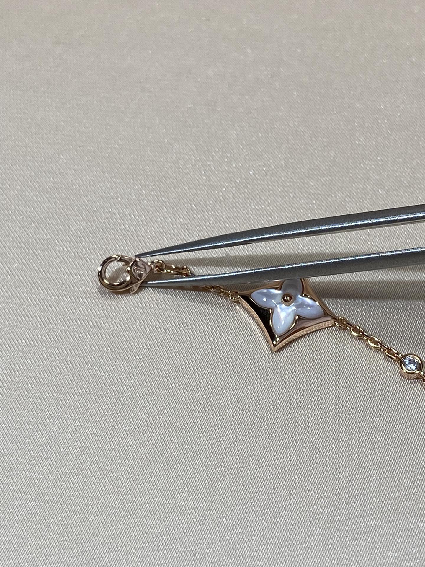 ??MIRA?¡¥STAR 4 MOTIF MOP DIAMOND PINK GOLD BRACELET