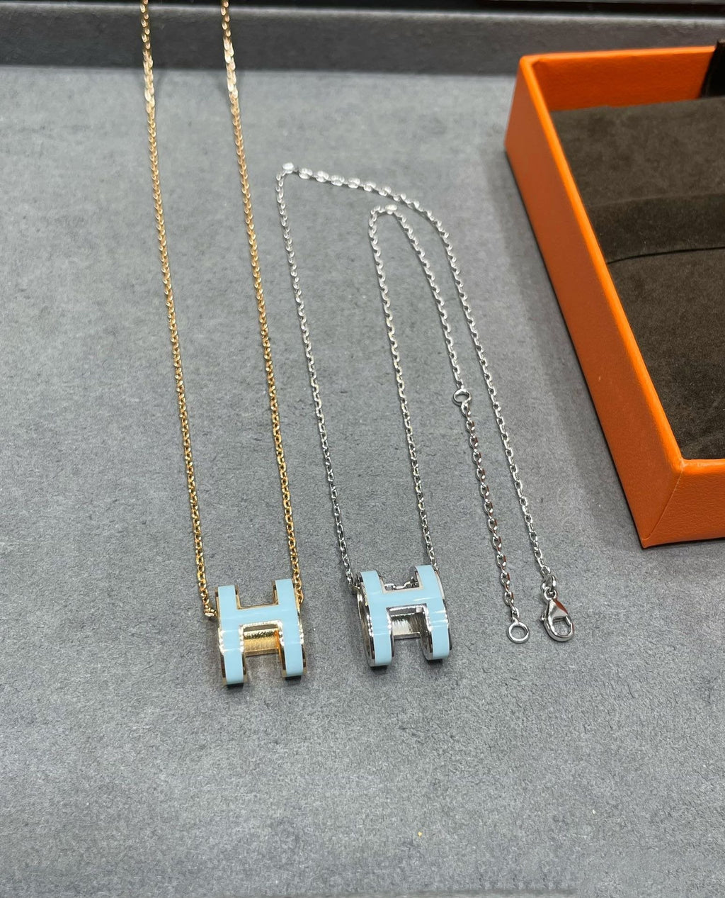 ??MIRA?¡¥POP H SKY BLUE NECKLACE