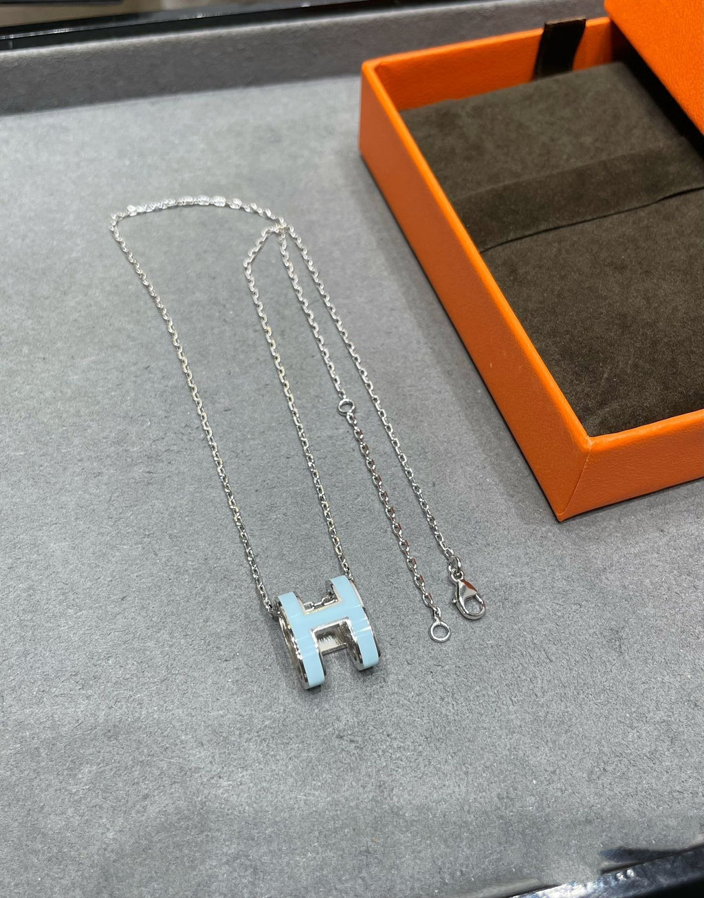 ??MIRA?¡¥POP H SKY BLUE NECKLACE