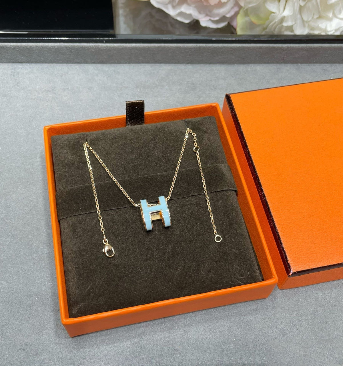 ??MIRA?¡¥POP H SKY BLUE NECKLACE