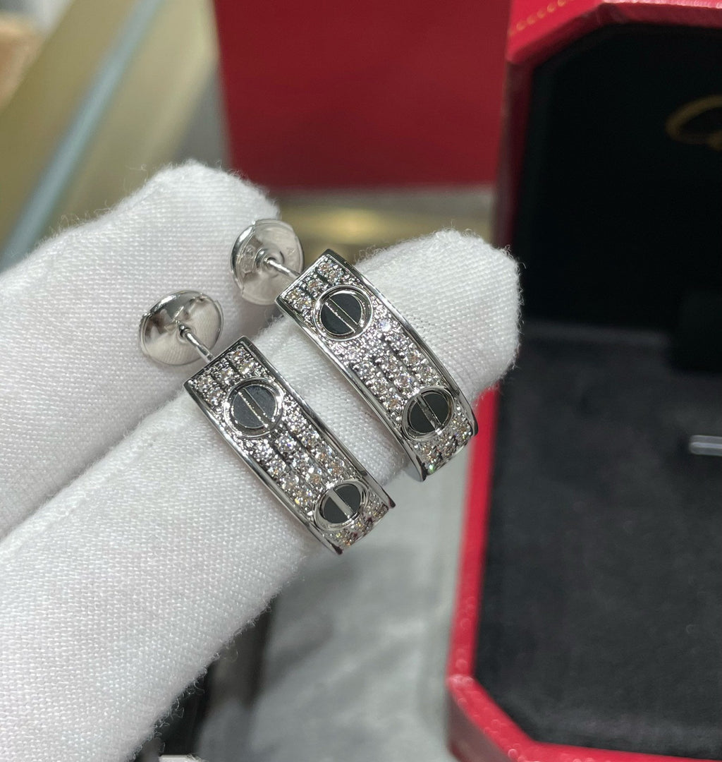 ??MIRA?¡¥LOVE CERAMIC DIAMOND PAVED SILVER EARRINGS