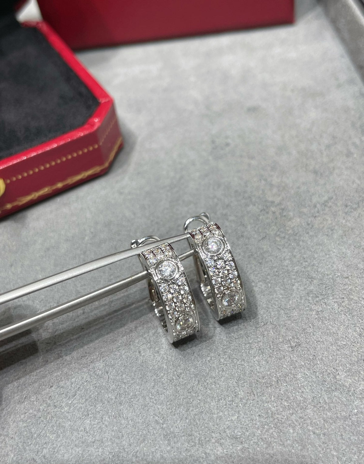 ??MIRA?¡¥LOVE 5.5MM DIAMOND PAVED EARRINGS