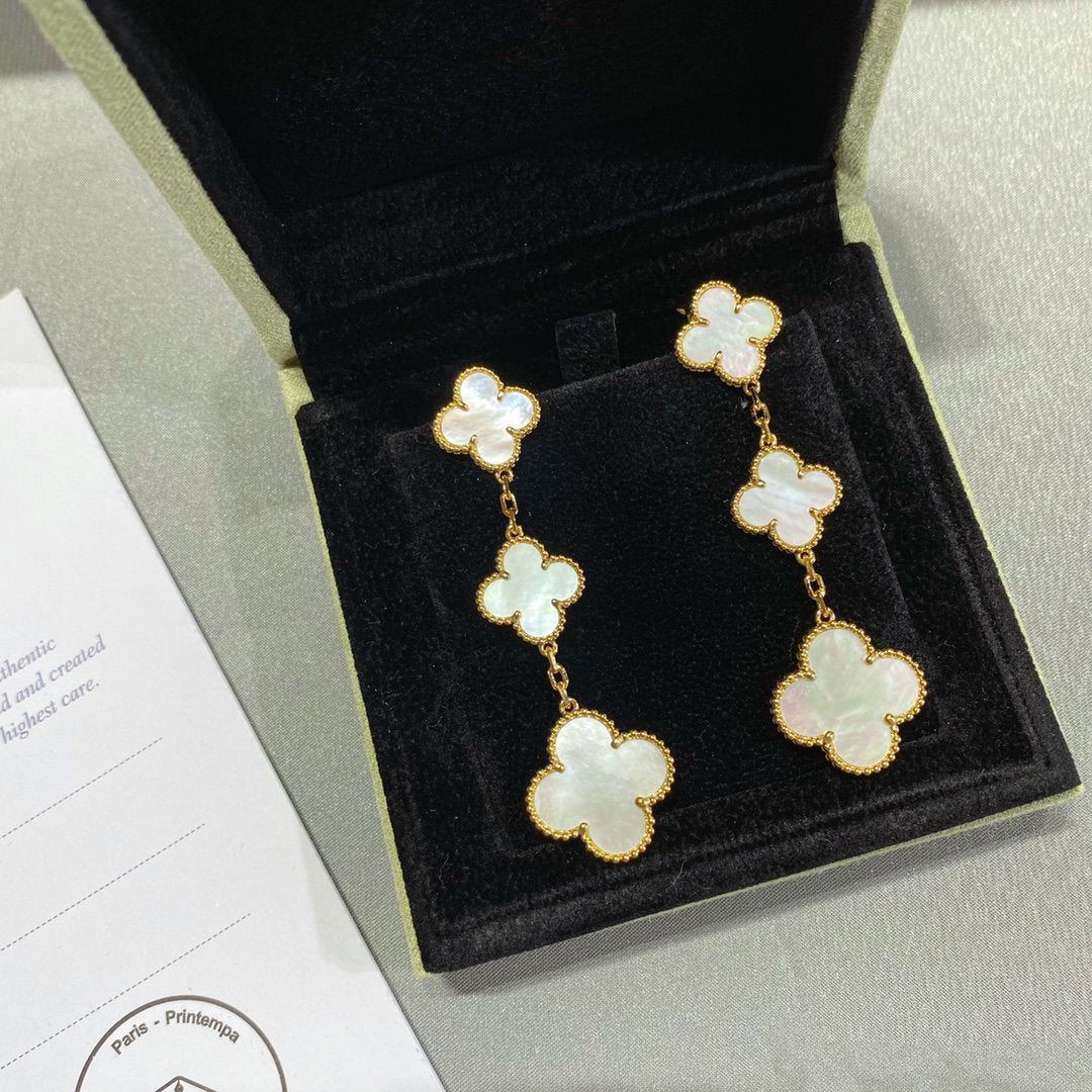 ??MIRA?¡¥CLOVER MOP 3 MOTIFS GOLD EARRINGS