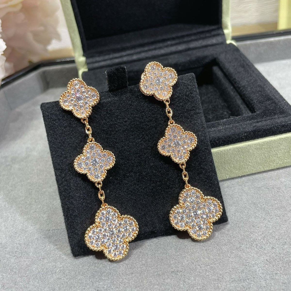 ??MIRA?¡¥CLOVER 3 MOTIFS DIAMOND PAVED ROSE GOLD EARRINGS