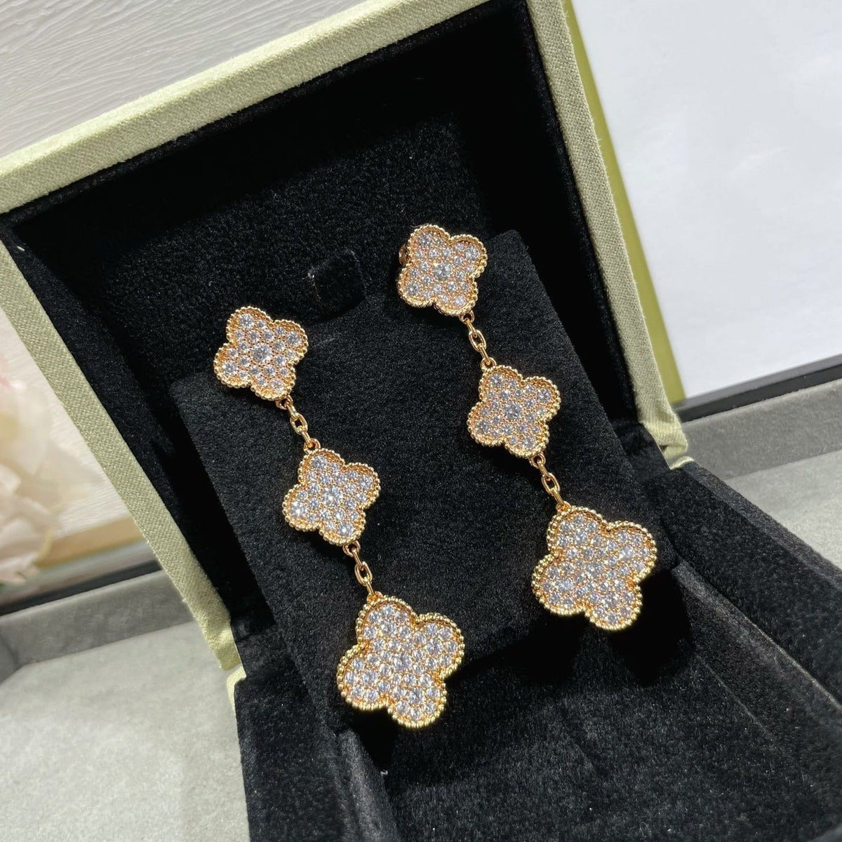 ??MIRA?¡¥CLOVER 3 MOTIFS DIAMOND PAVED ROSE GOLD EARRINGS