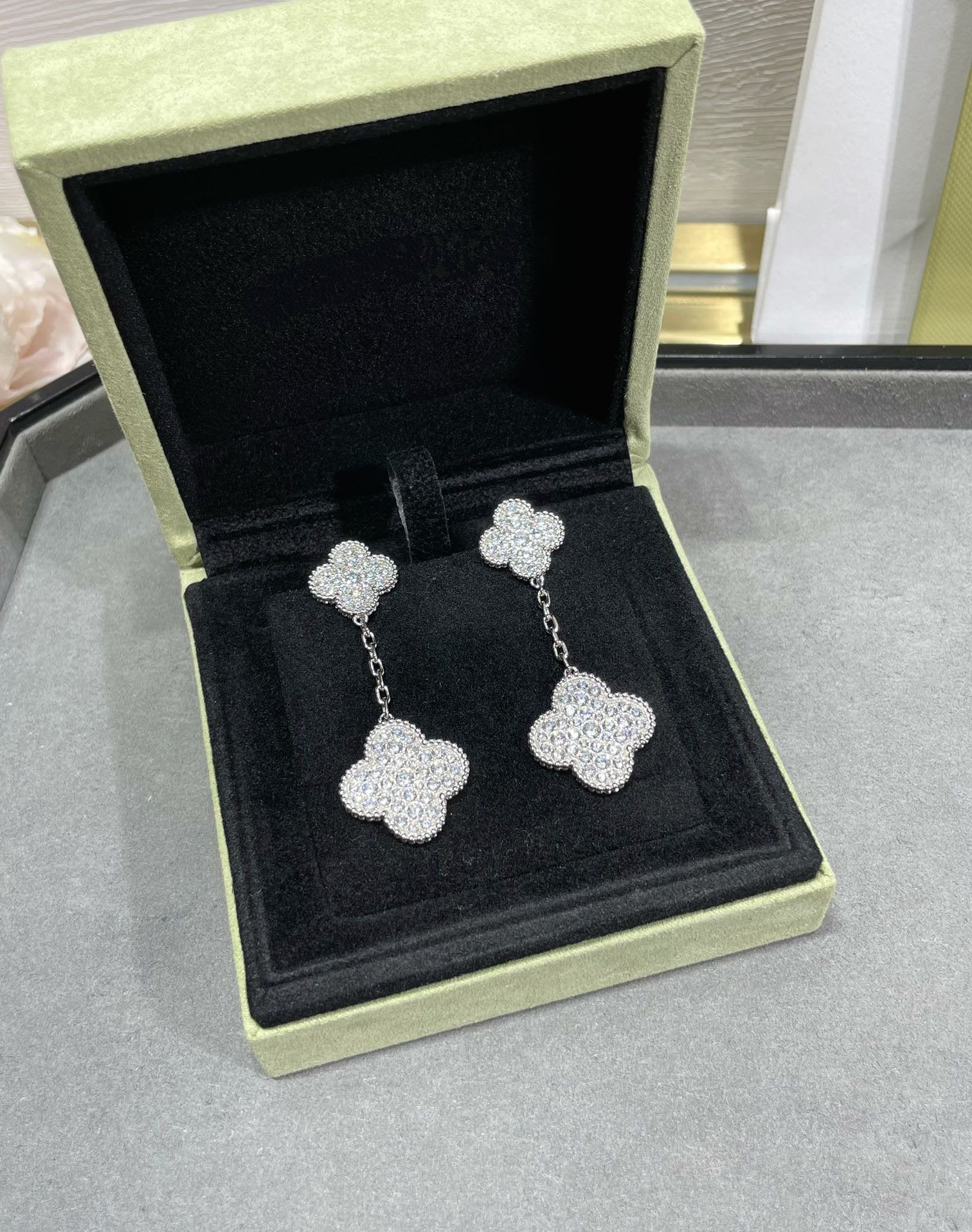 ??MIRA?¡¥CLOVER 2 MOTIFS DIAMOND PAVED SILVER EARRINGS