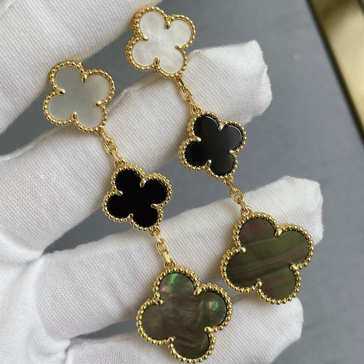 ??MIRA?¡¥CLOVER 3 MOTIF MOP ONYX DARK MOP PINK GOLD EARRINGS