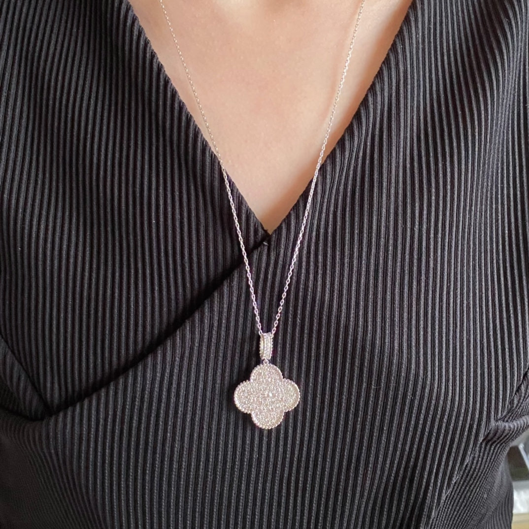 ??MIRA?¡¥CLOVER 25MM LARGE PEDANT DIAMOND PAVED LONG NECKLACE