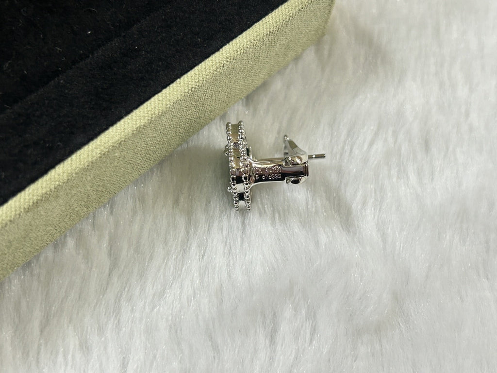 ??MIRA?¡¥CLOVER PIETERSITE MEDIUM STUD EARRINGS