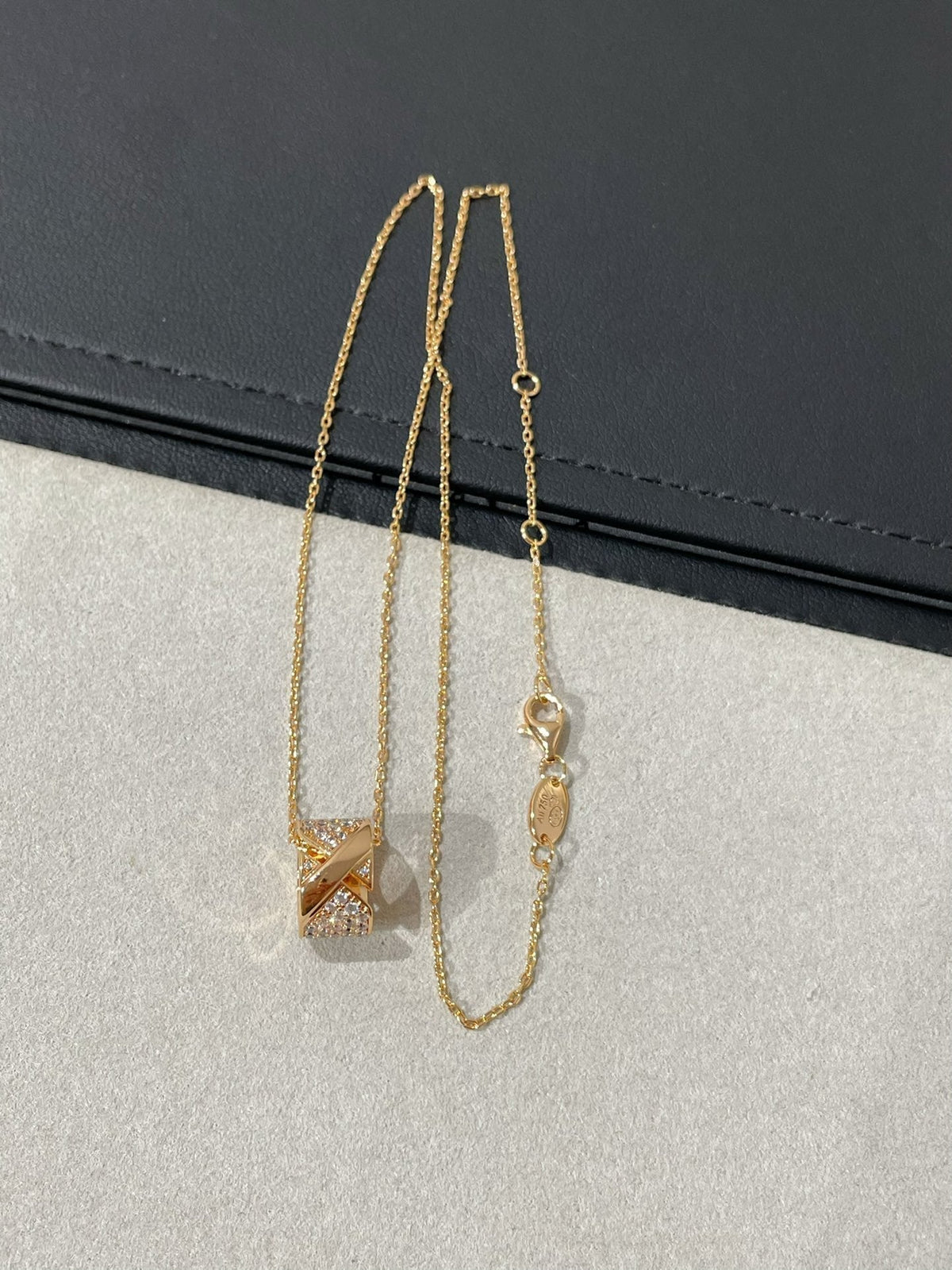 ??MIRA?¡¥LIENS EVIDENCE DIAMOND PAVED NECKLACE