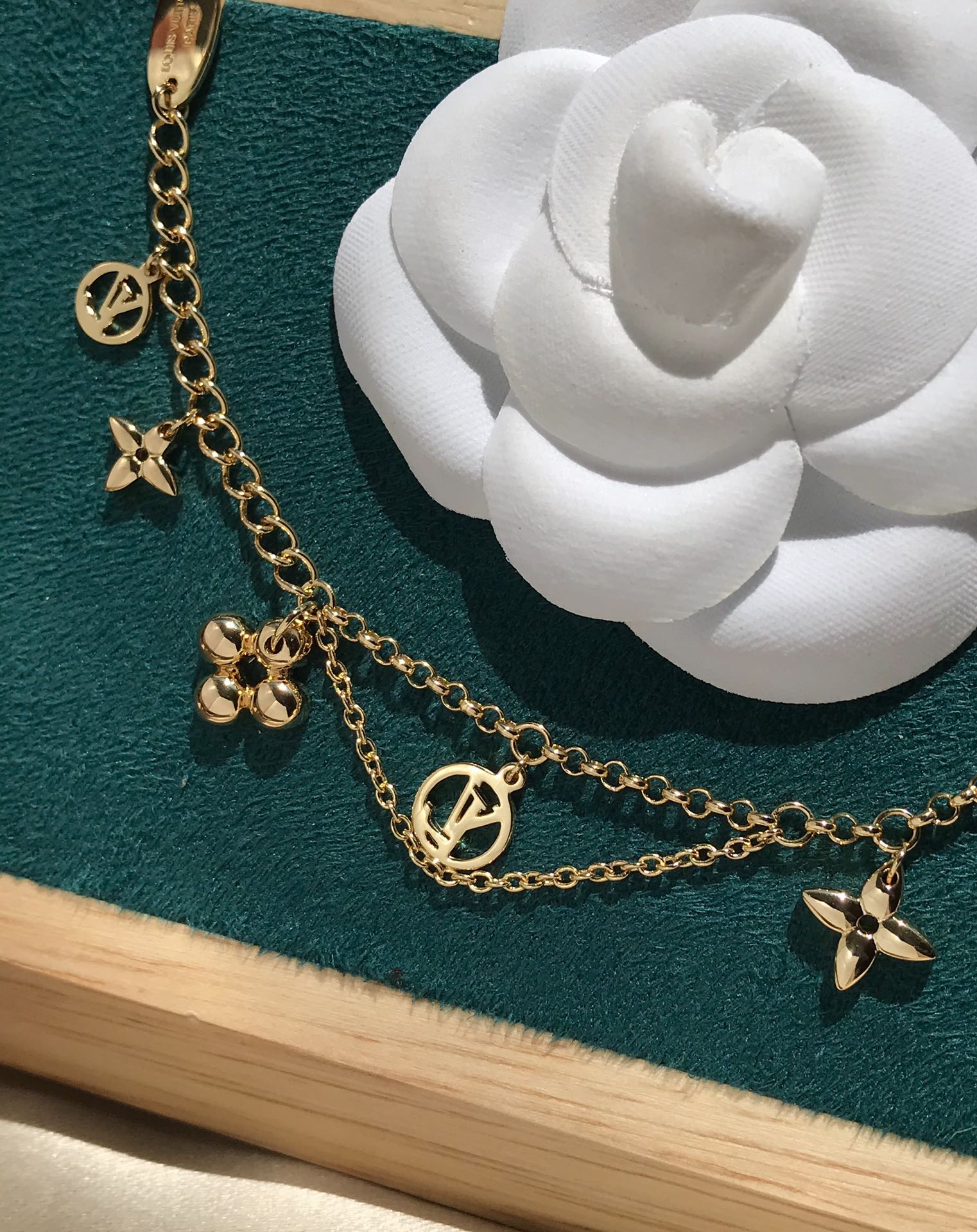 ??MIRA?¡¥BLOOMING PINK GOLD MOP BRACELET