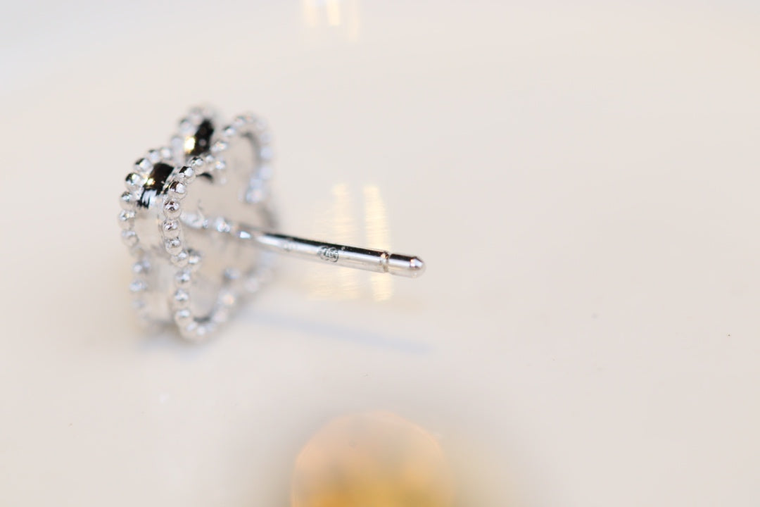 ??MIRA?¡¥CLOVER MINI TURQUOISE SILVER STUD EARRINGS