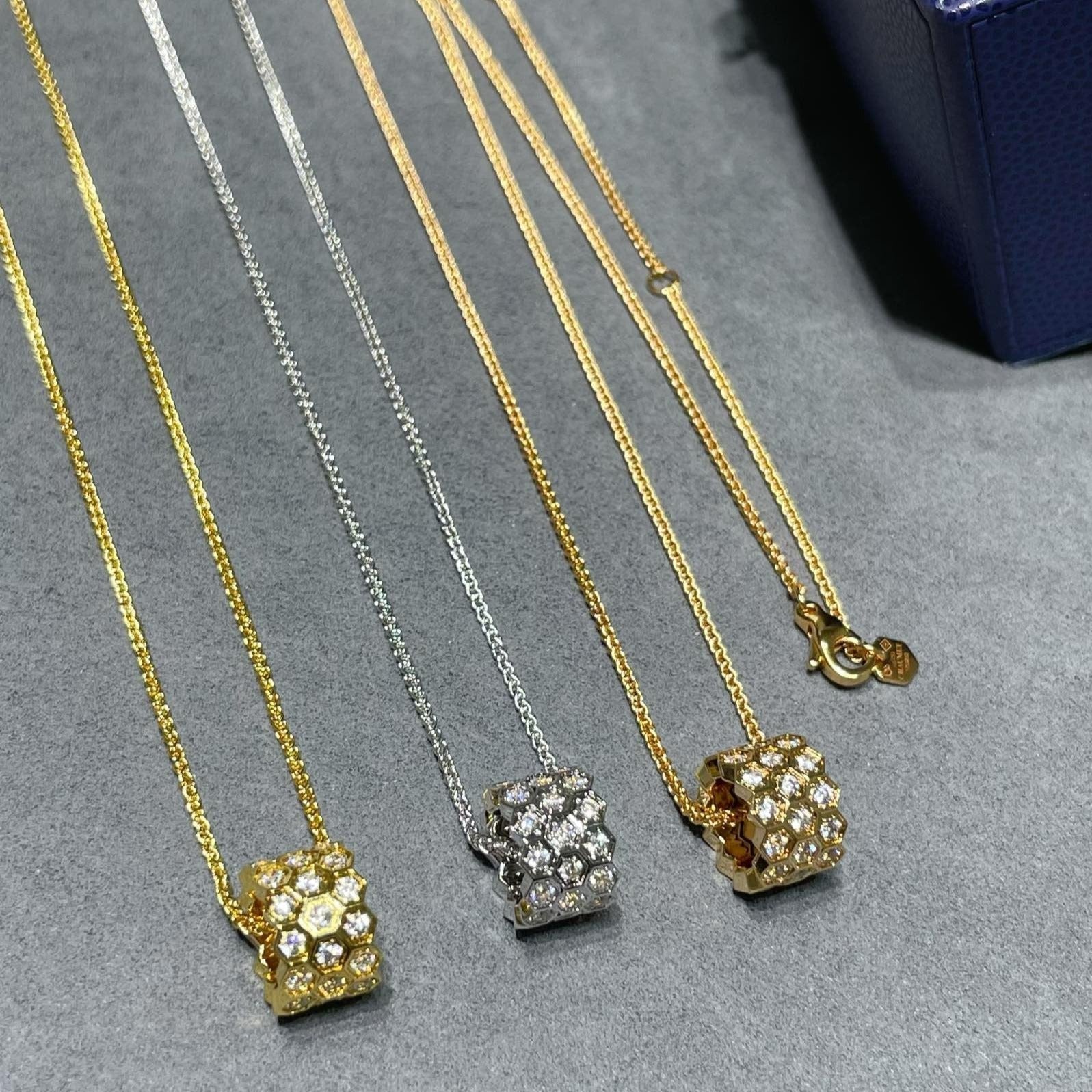 ??MIRA?¡¥BEE LOVE DIAMOND PAVED 3 ROW NECKLACE