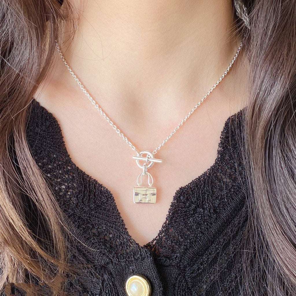 ??MIRA?¡¥CONSTANCE PEDANT SILVER NECKLACE